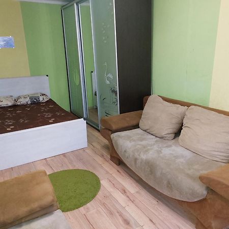 Район Деснянской Правды Apartment Chernihiv Ruang foto